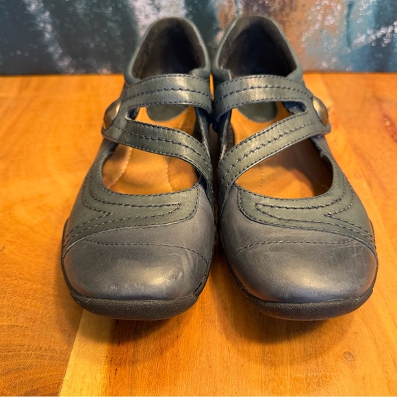 Clarks Artisan Kessa Agnes Leather Velcro Mary Jane Flats Size 7 (EUC) - Picture 3 of 15